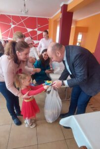 Pomoc dla Ukrainy w Mławie nadal trwa. Najmłodsi otrzymali świąteczne paczki